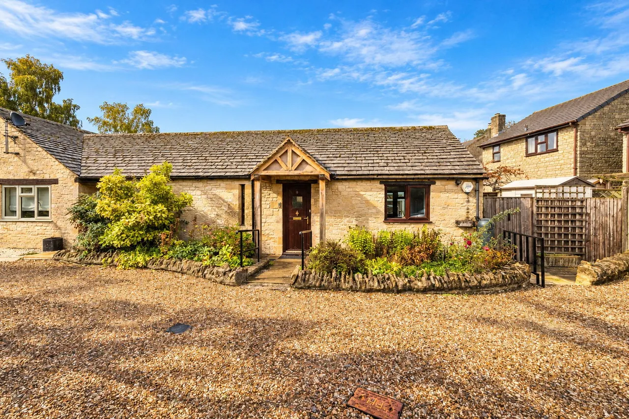 2 bed house for sale, Station Road, Andoversford, GL54