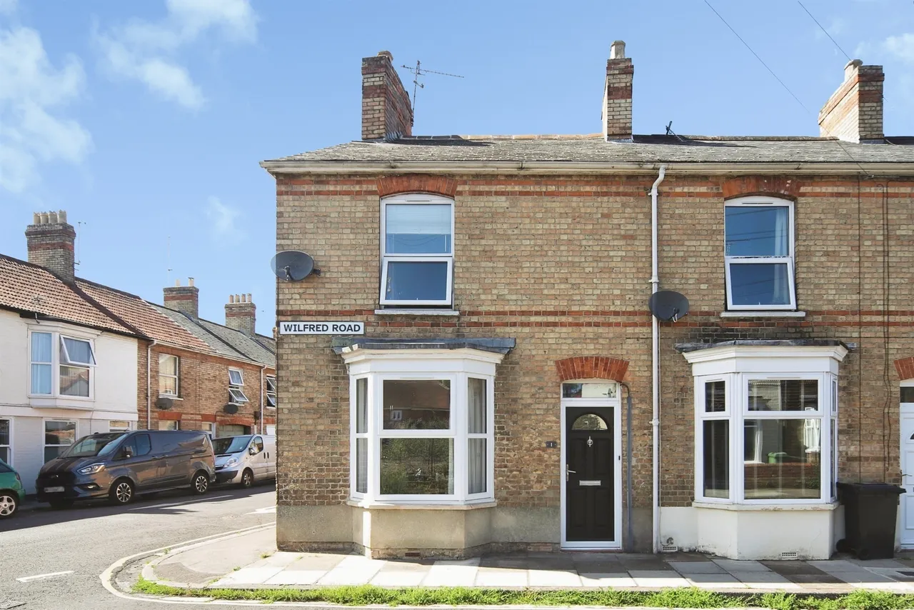 2 bed house for sale — Wilfred Road, Taunton
