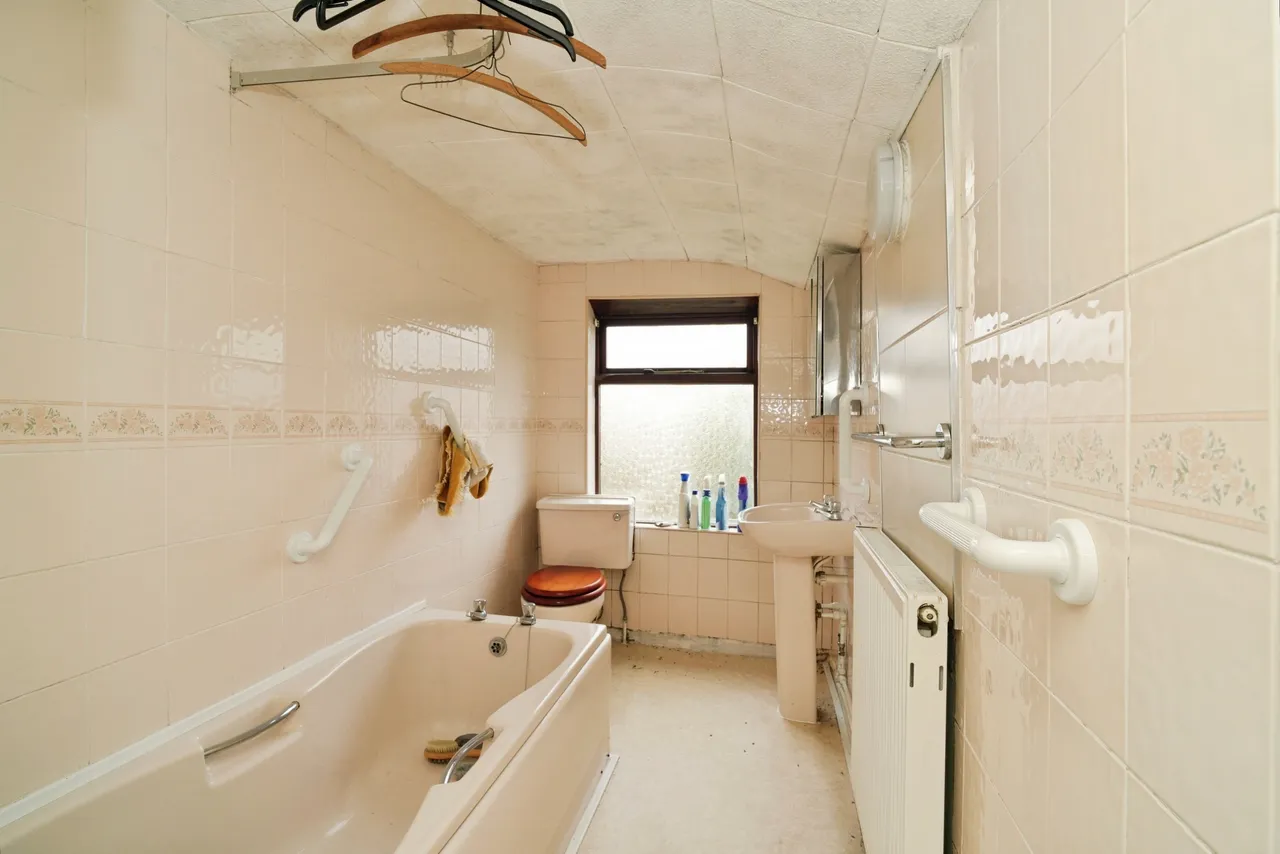 Bolton Road, Manchester, M46, photo 11