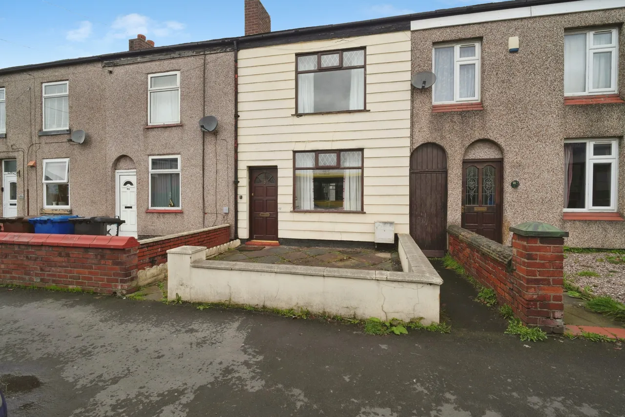 2 bed house for sale, Bolton Road, Manchester, M46