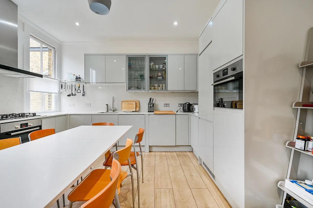 39 Prebend Mansions, Chiswick High Road, London, photo 2