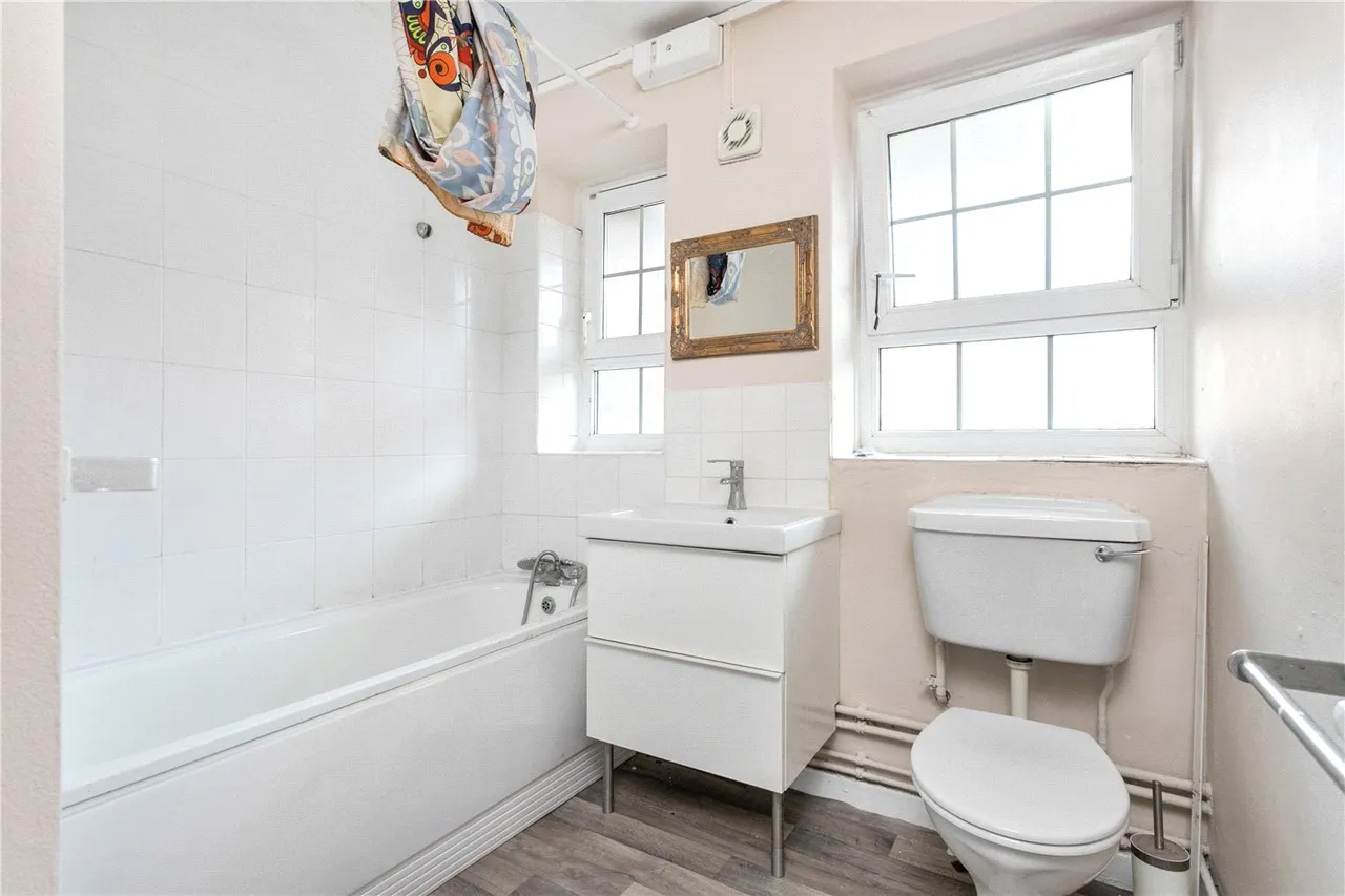 Lordship Road, London, N16, photo 11