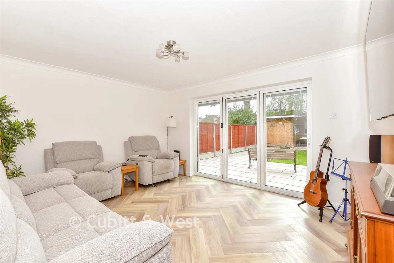 Bramley Close, Waterlooville, PO7, photo 3