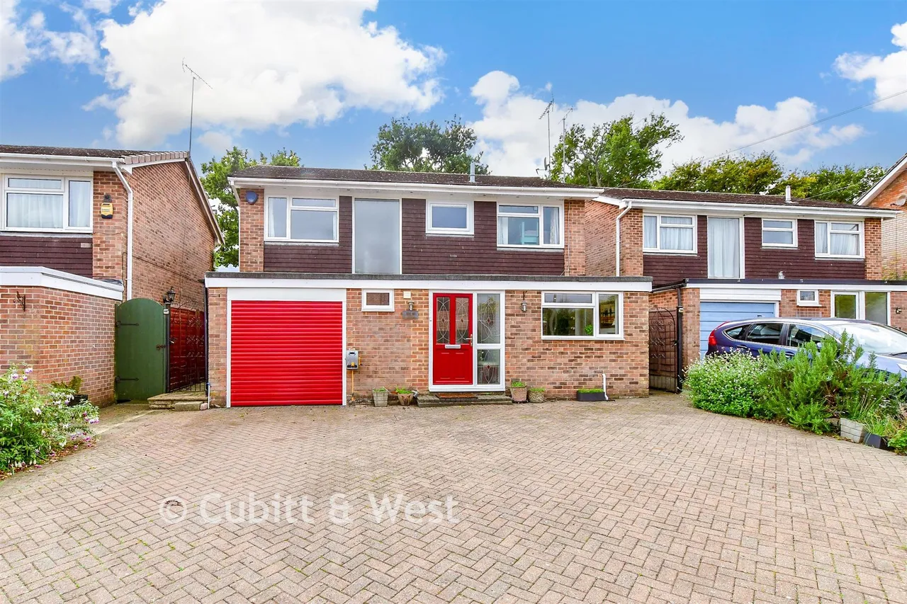 4 bed house for sale, Bramley Close, Waterlooville, PO7