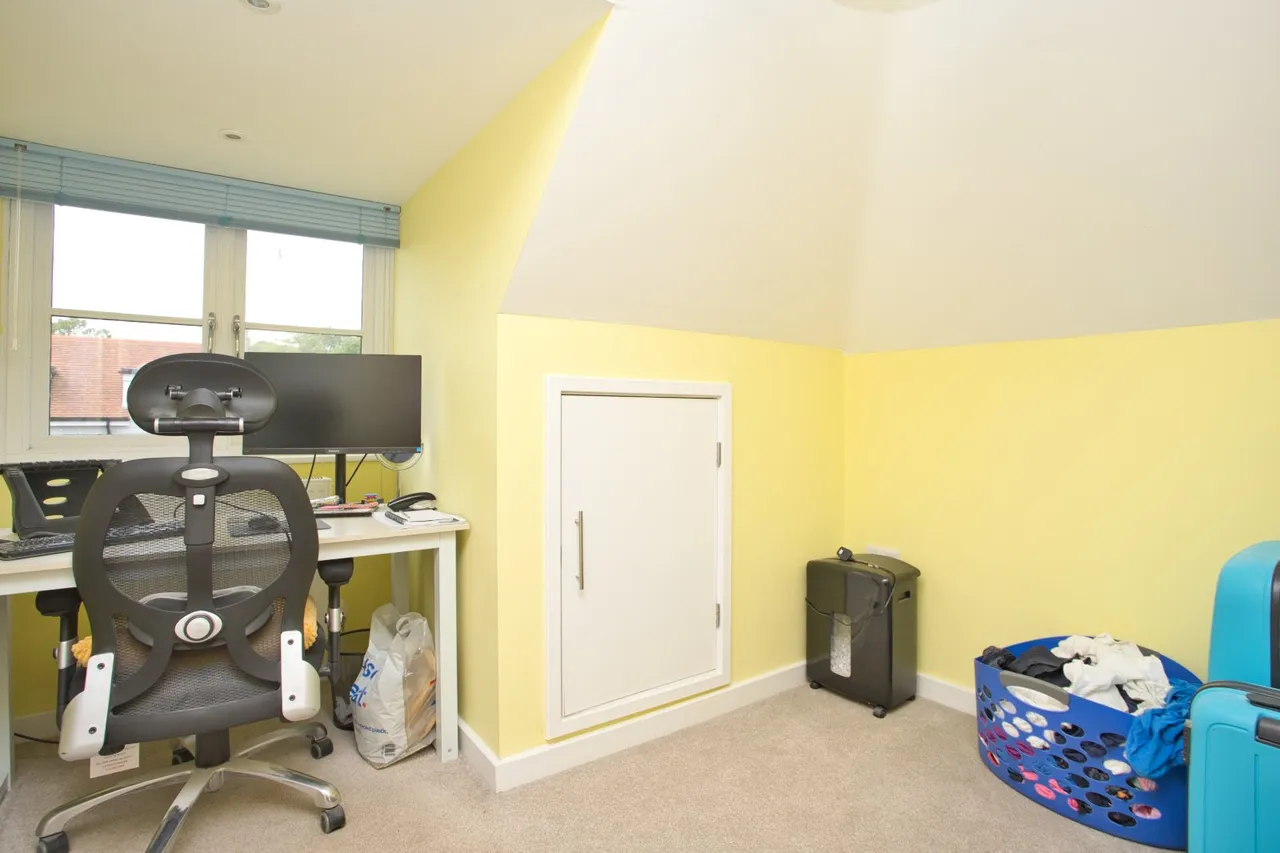 High Street, St. Margarets-at-Cliff, CT15, photo 5