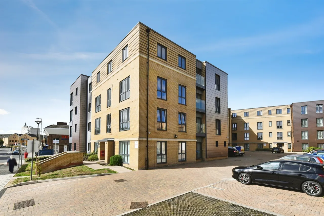 2 bed flat for sale, Springfield Road, Chelmsford, CM2