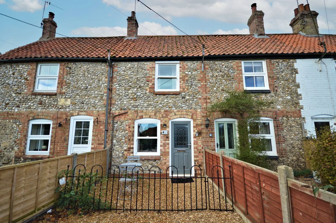 2 bed property to rent, Docking