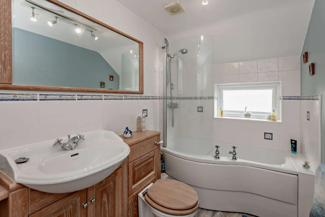 Bishops Green, Newbury, RG20, photo 16