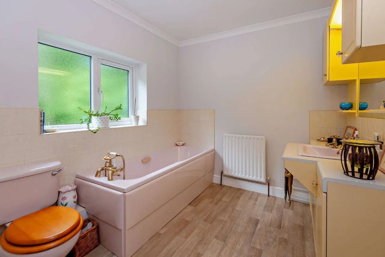 Bishops Green, Newbury, RG20, photo 22