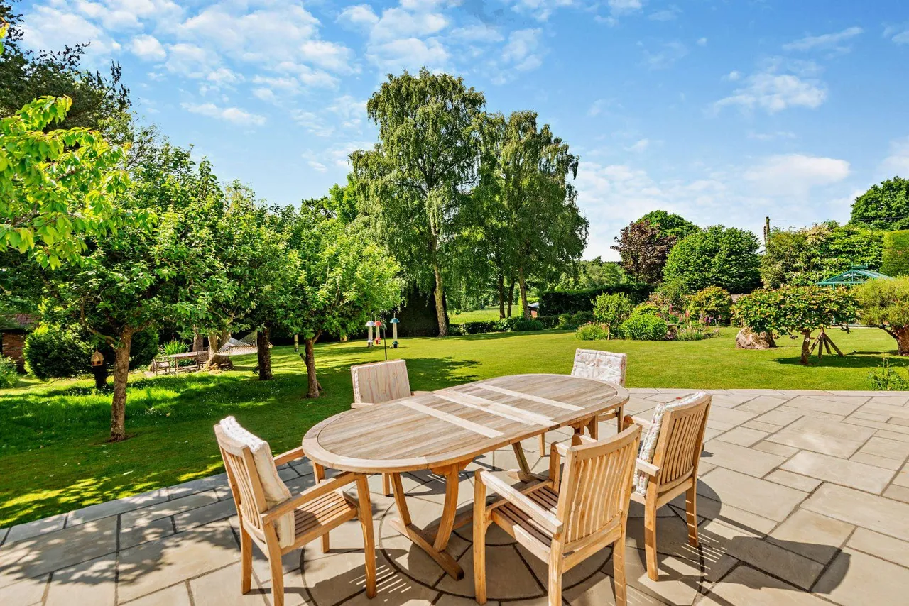 Bishops Green, Newbury, RG20, photo 2