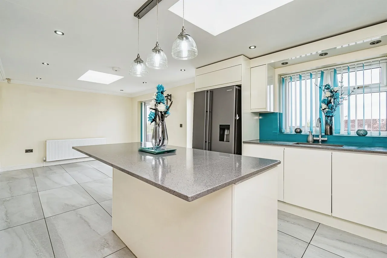 Aintree Way, Dudley, photo 8