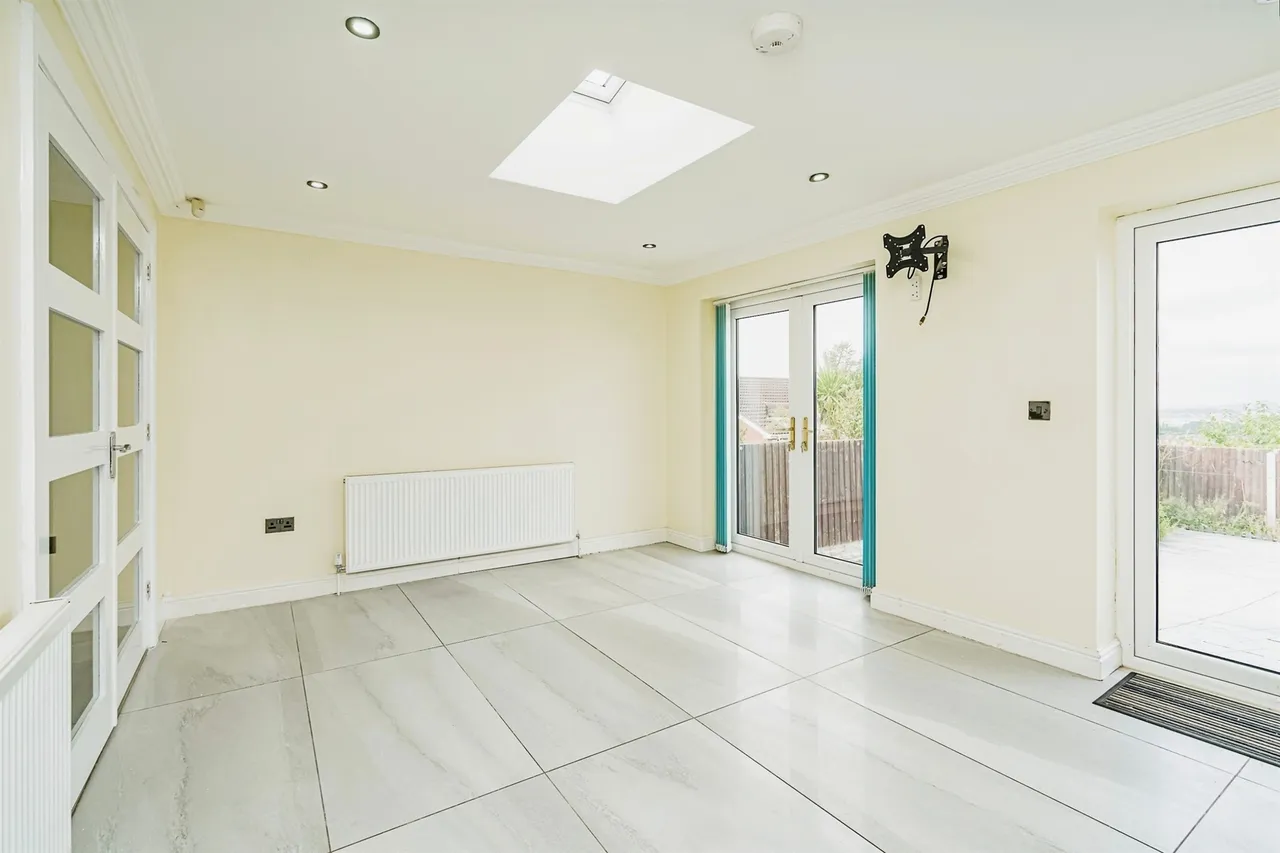 Aintree Way, Dudley, photo 9