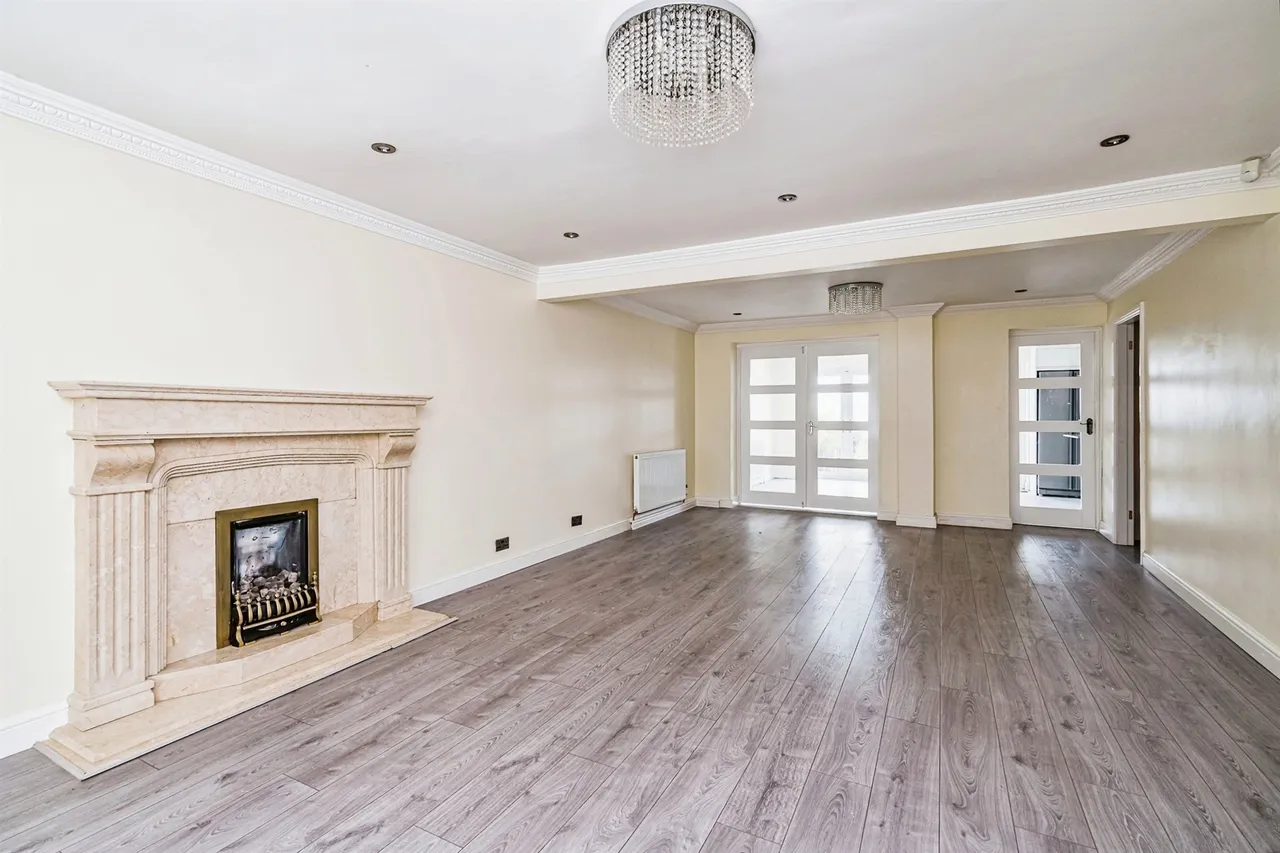 Aintree Way, Dudley, photo 2