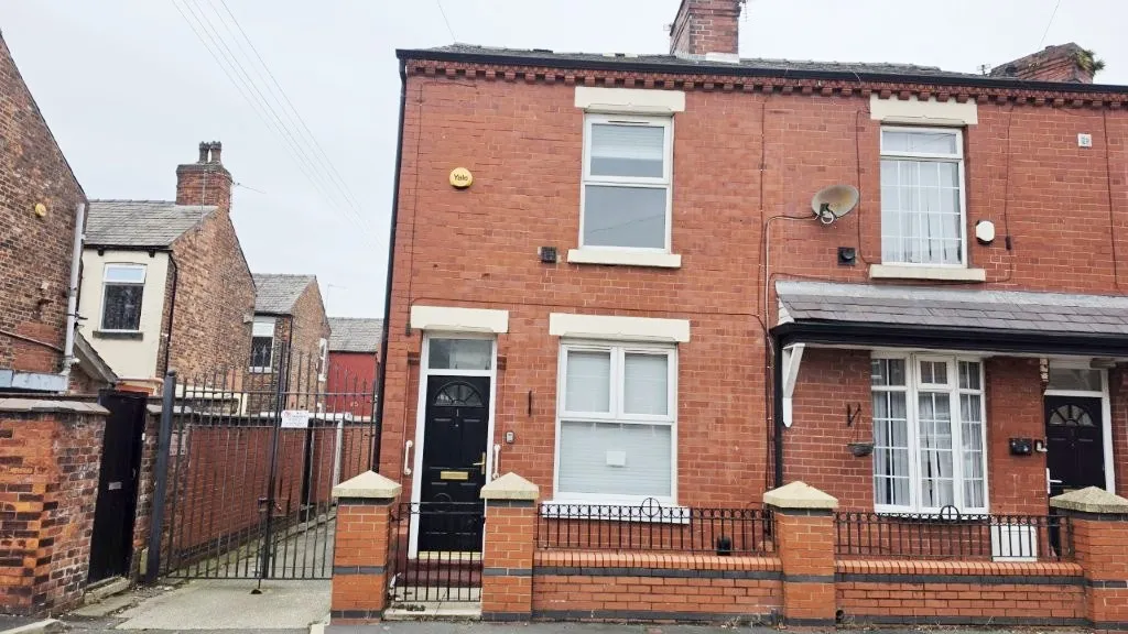 2 bed house for sale, Dargai Street, Clayton, M11