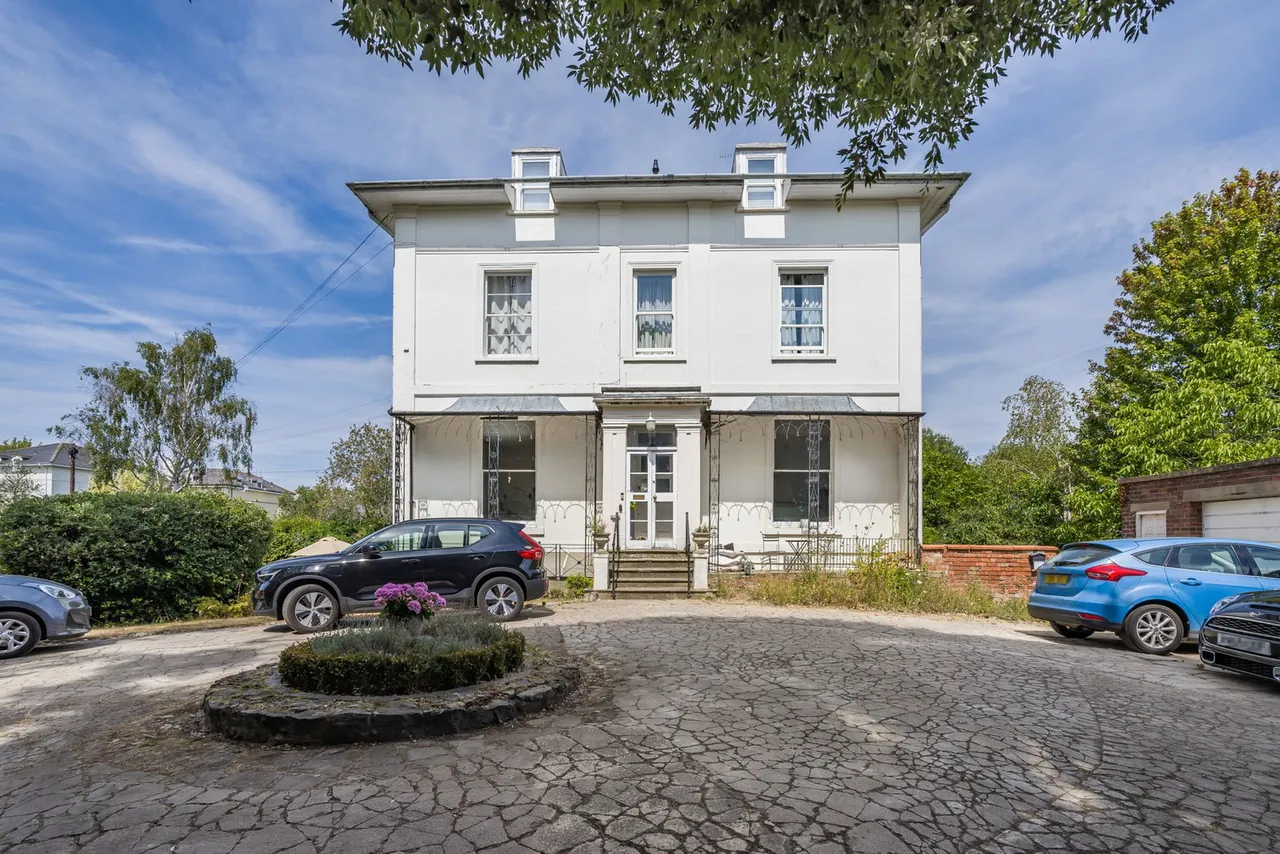 Tudor Lodge Drive, Cheltenham, GL50, photo 13
