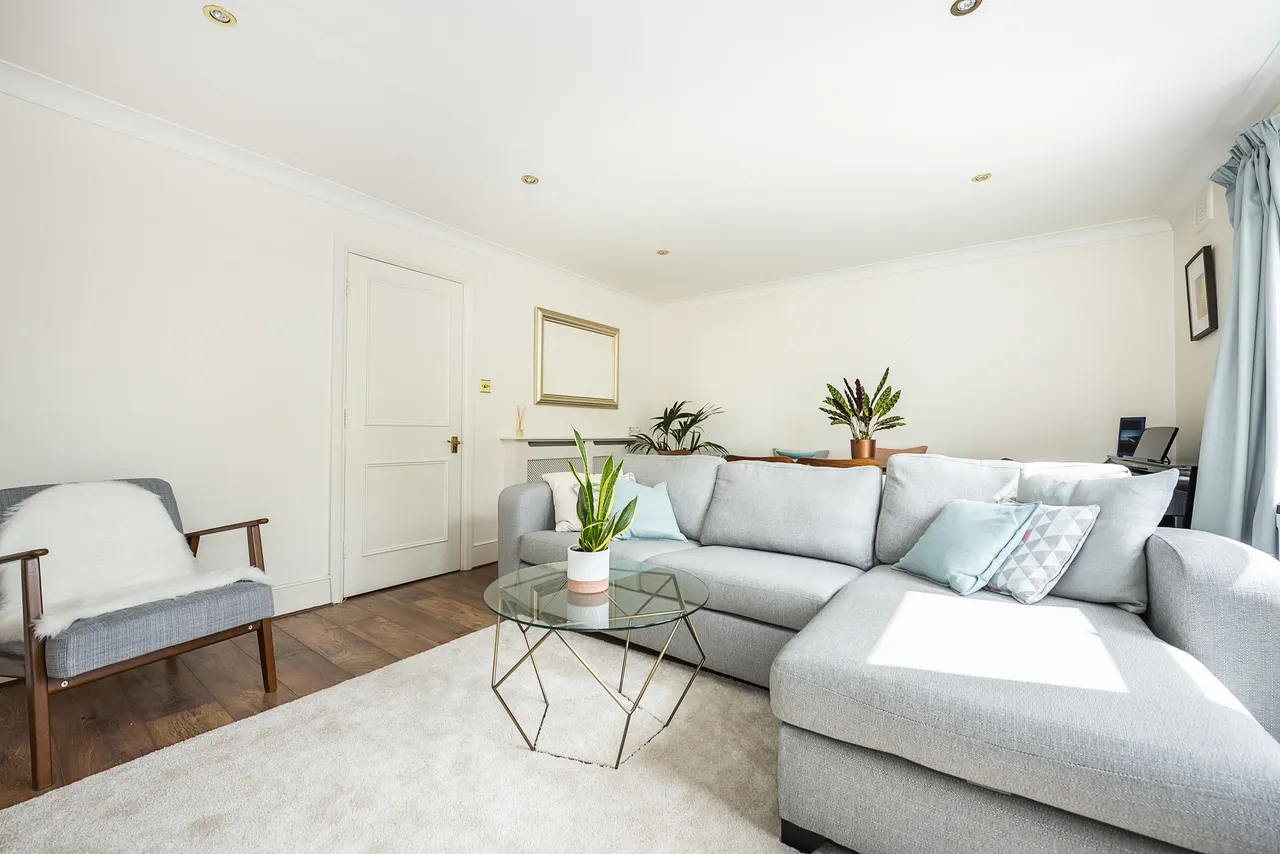 Upper Richmond Road, London, SW15, photo 6