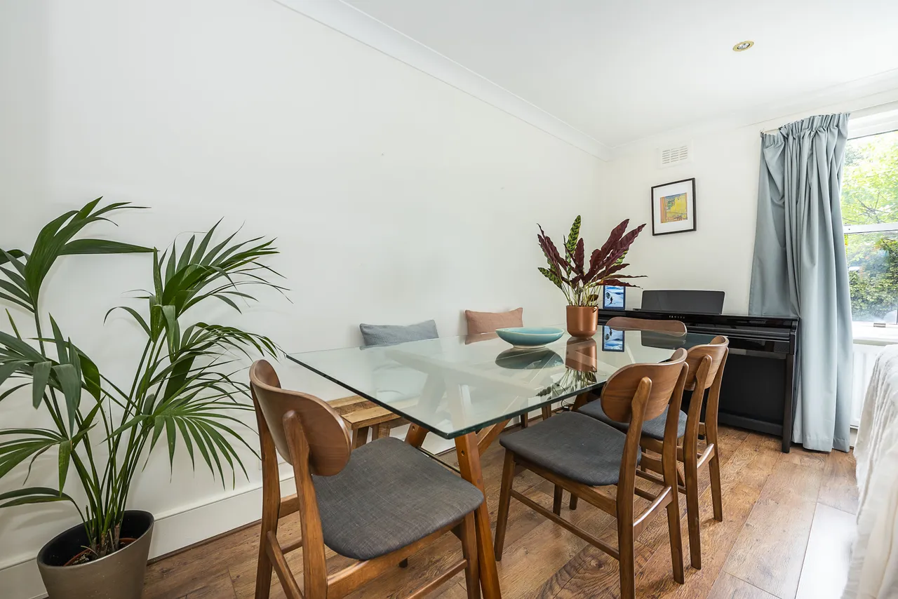 Upper Richmond Road, London, SW15, photo 3