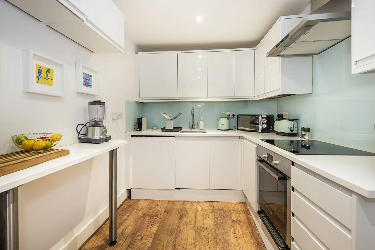 Upper Richmond Road, London, SW15, photo 4