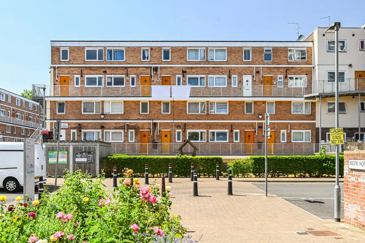 3 bed flat for sale — 93 Wager Street, London