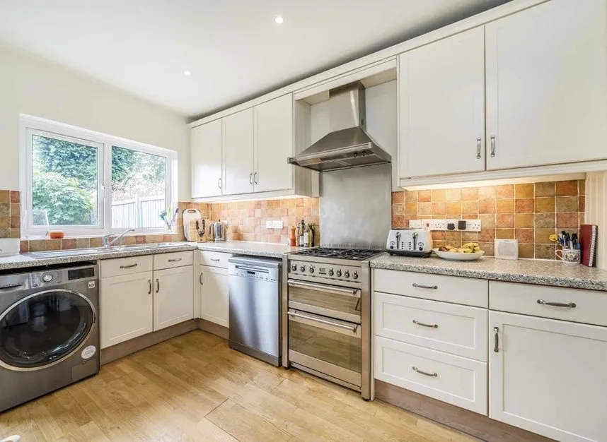 Malvern Road, Hampton, TW12, photo 3