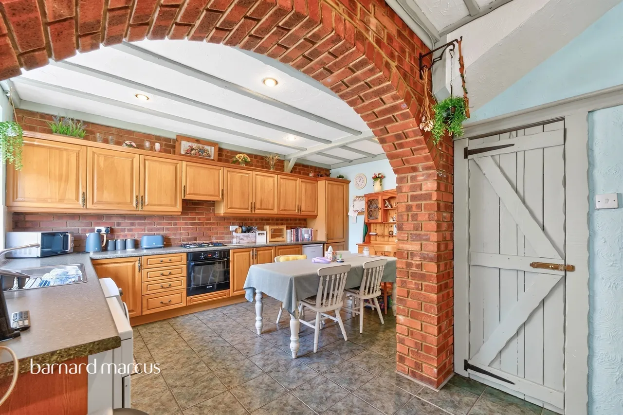 Harlington Road West, Feltham, TW14, photo 5