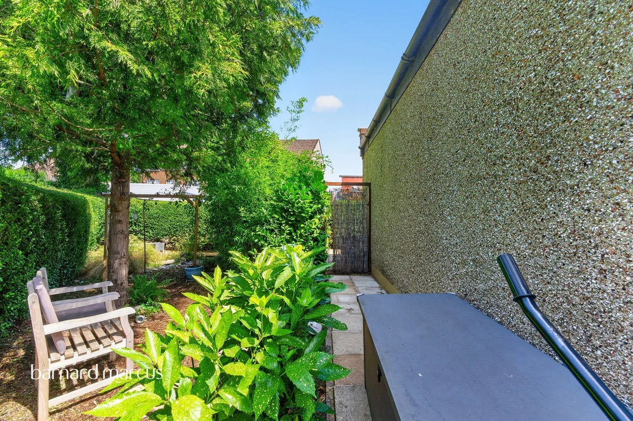 Harlington Road West, Feltham, TW14, photo 15