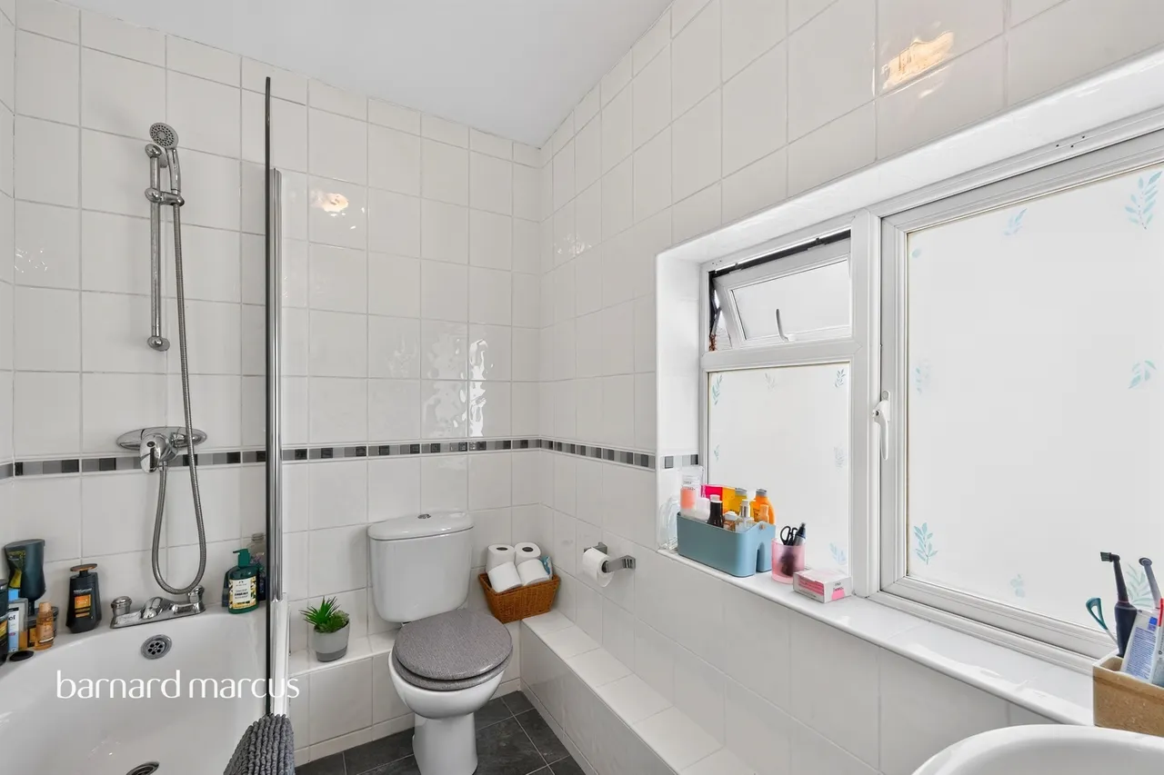 Harlington Road West, Feltham, TW14, photo 13