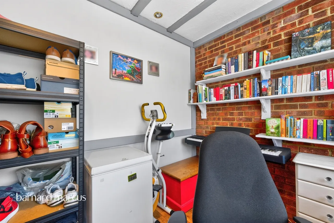 Harlington Road West, Feltham, TW14, photo 12