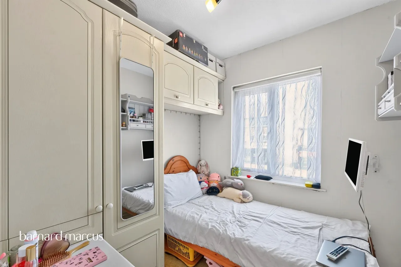 Harlington Road West, Feltham, TW14, photo 11