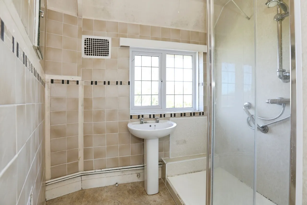 Christopher Road, East Grinstead, RH19, photo 7