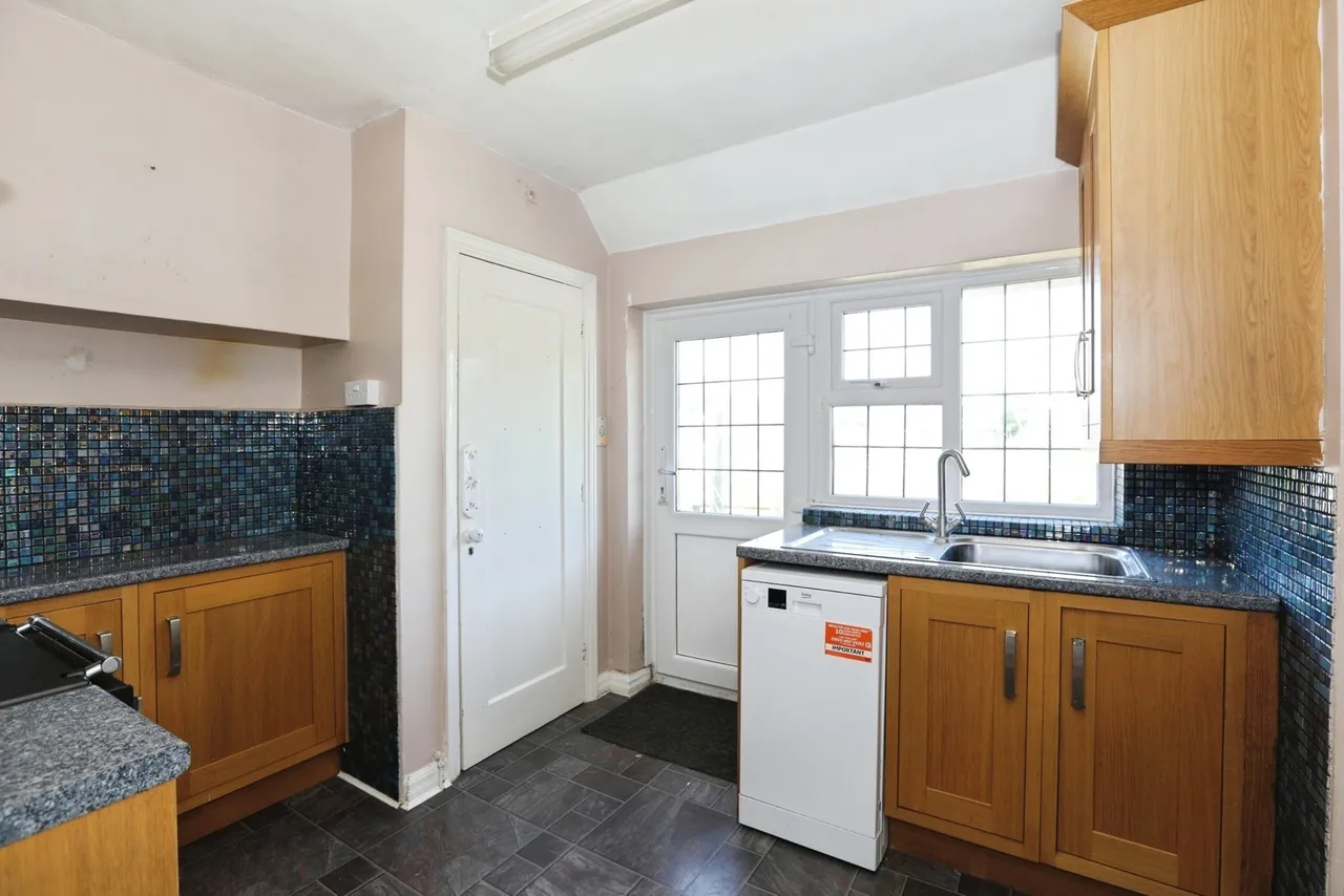 Christopher Road, East Grinstead, RH19, photo 9