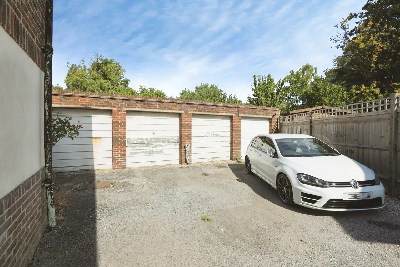 Christopher Road, East Grinstead, RH19, photo 12