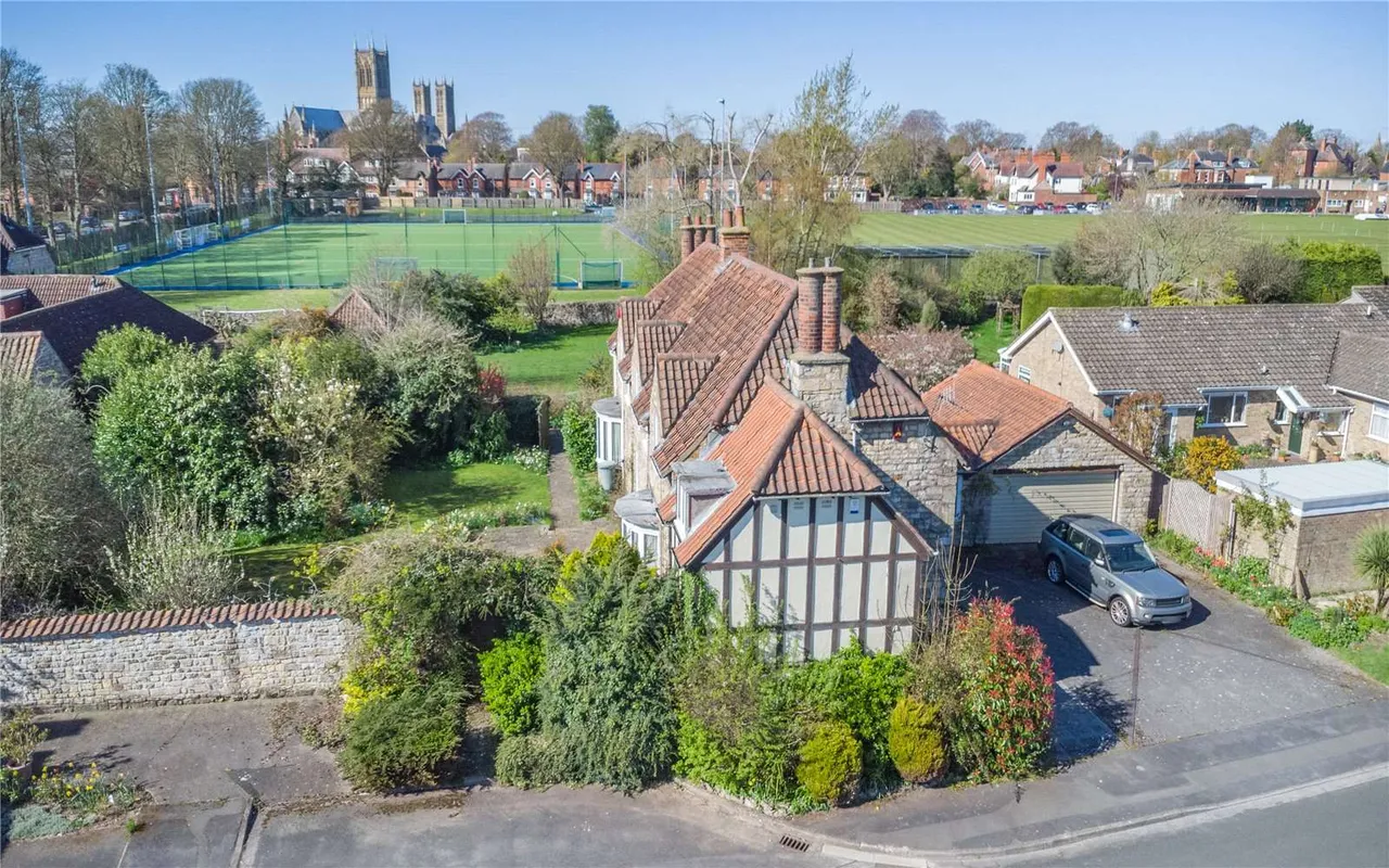 5 bed house for sale — St. Giles Mede, Auden Close, Lincoln, Lincolnshire, LN2 4BS