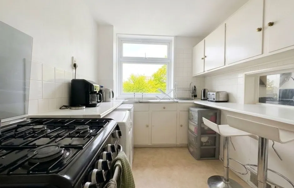 Oxford Road, Denham, UB9, photo 2