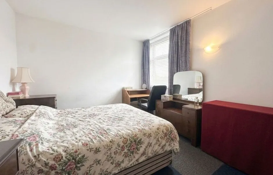 Oxford Road, Denham, UB9, photo 3