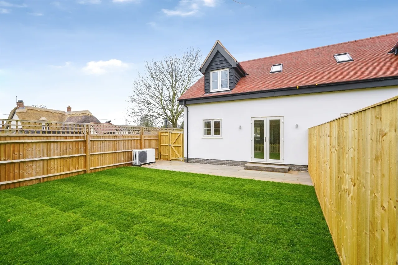 Worminghall Road, Ickford, HP18, photo 8