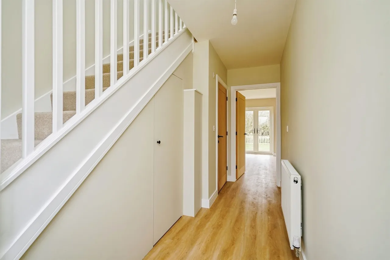 Worminghall Road, Ickford, HP18, photo 9