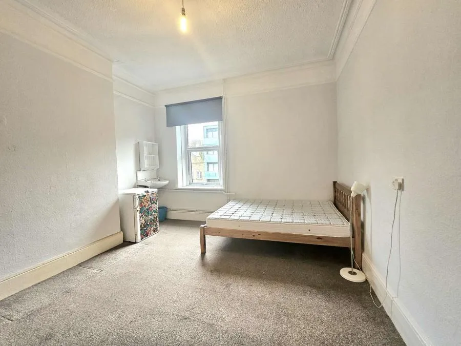 1 bed property to rent, High Street, Beckenham, BR3