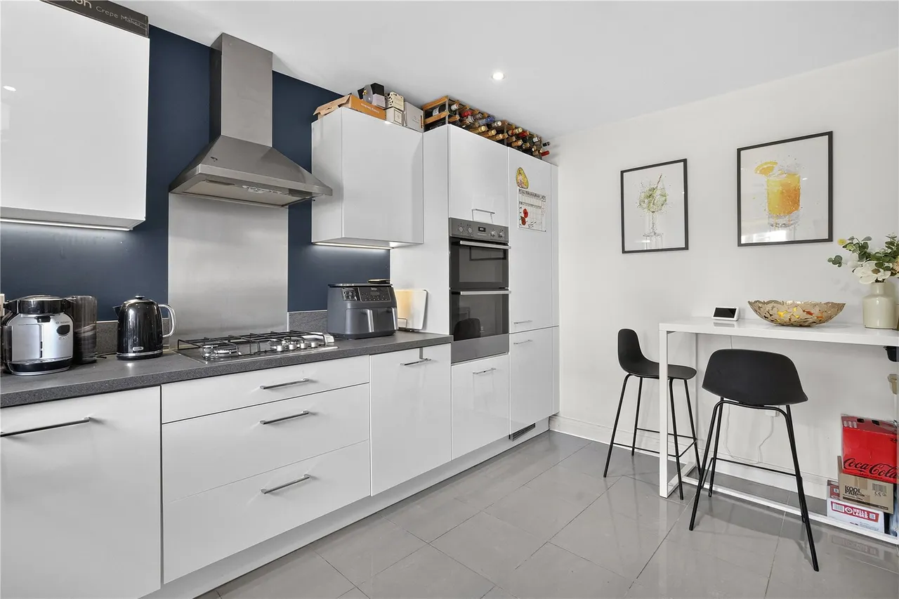Brookwood Farm Drive, Knaphill, GU21, photo 3