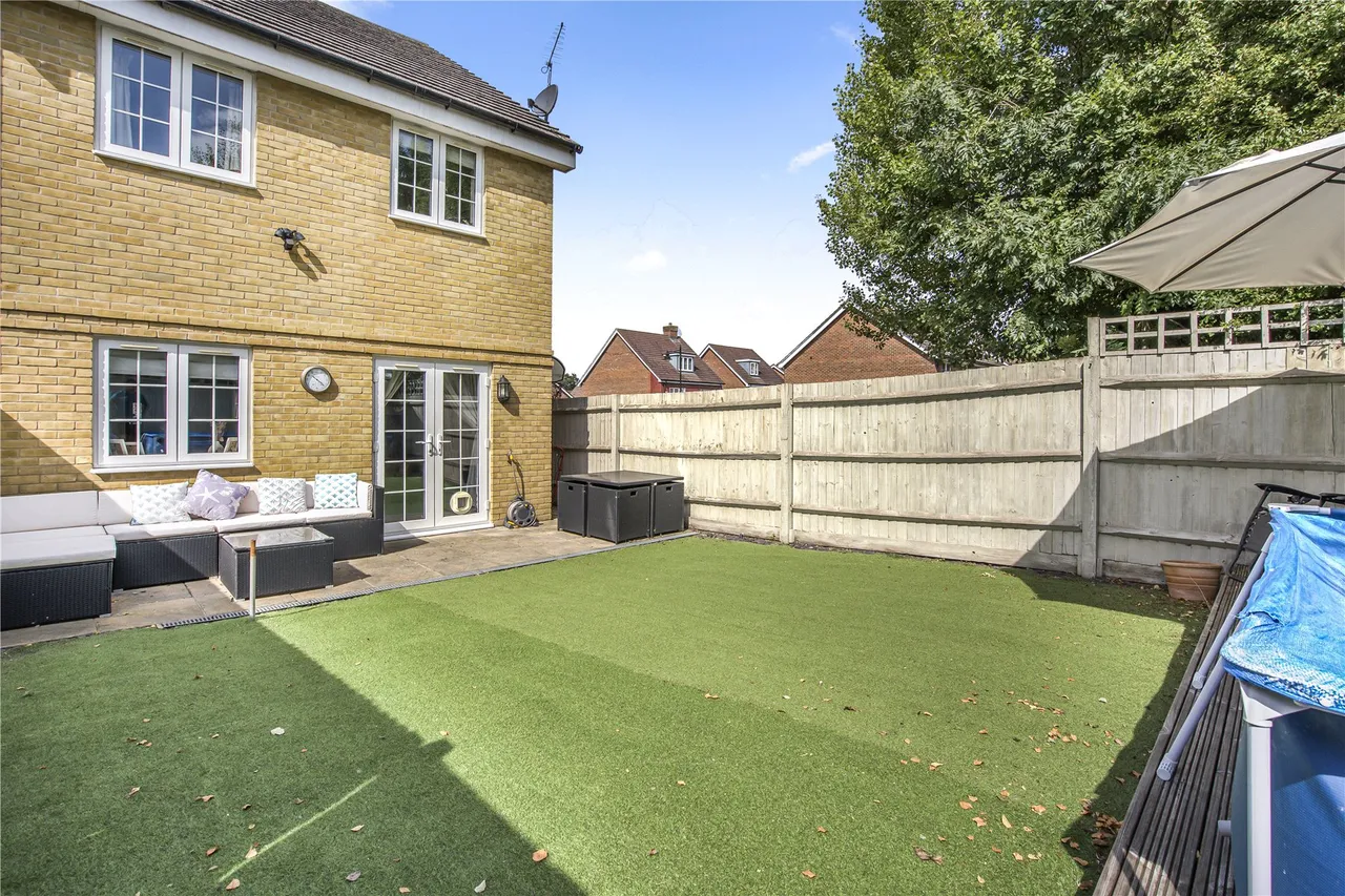 Brookwood Farm Drive, Knaphill, GU21, photo 17