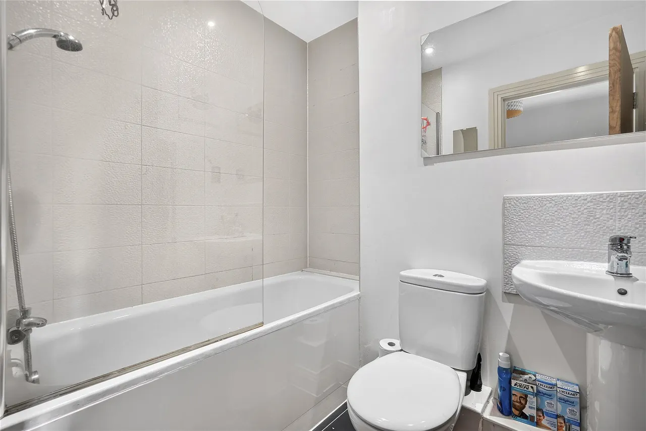 Brookwood Farm Drive, Knaphill, GU21, photo 15