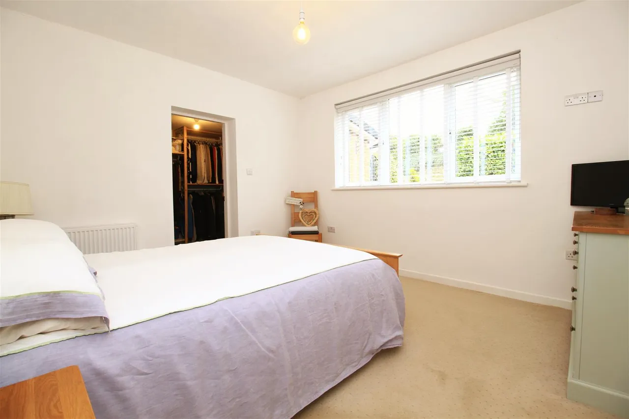 Church Brow, Mottram, photo 12
