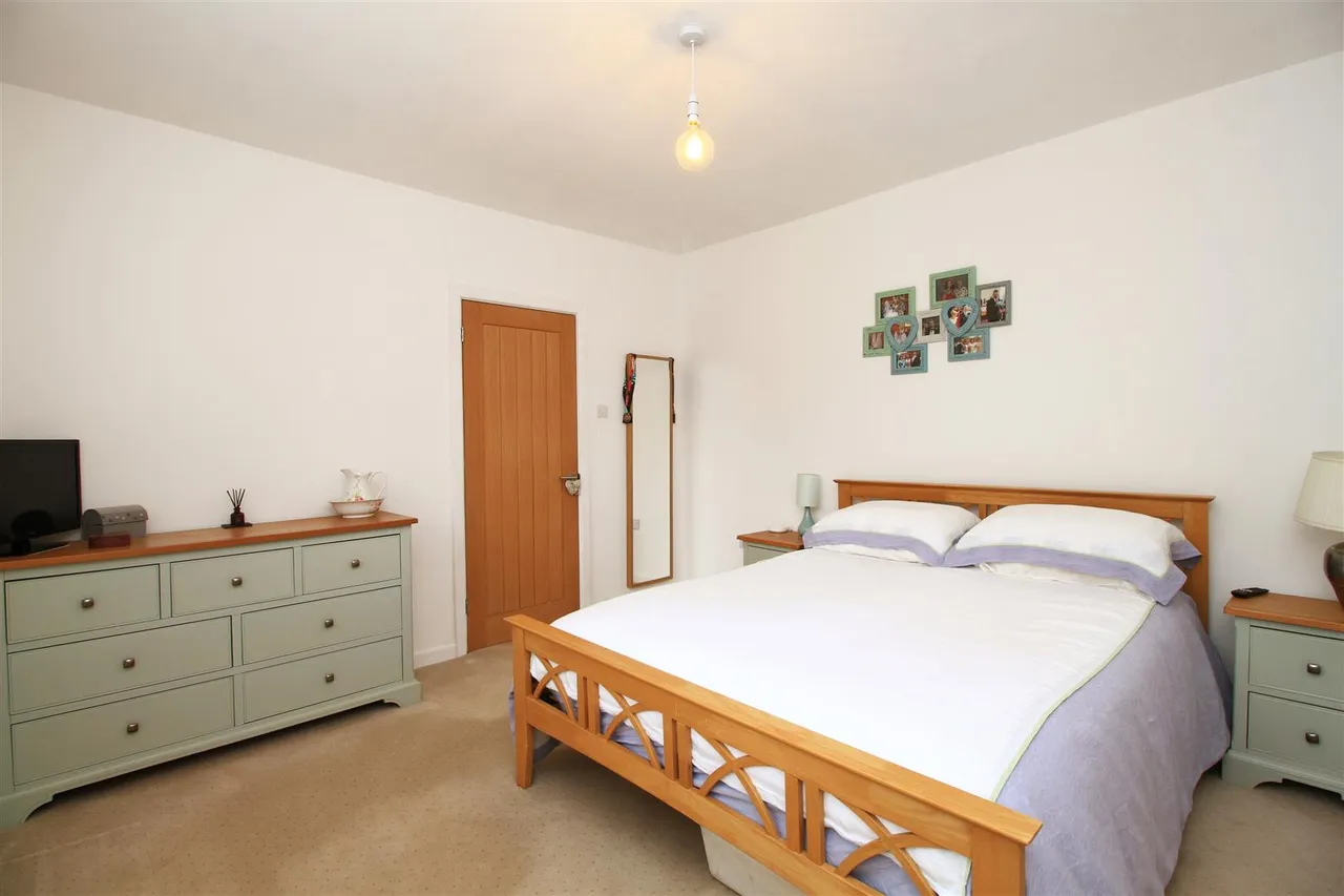 Church Brow, Mottram, photo 11