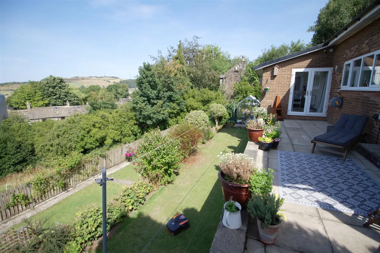 Church Brow, Mottram, photo 20