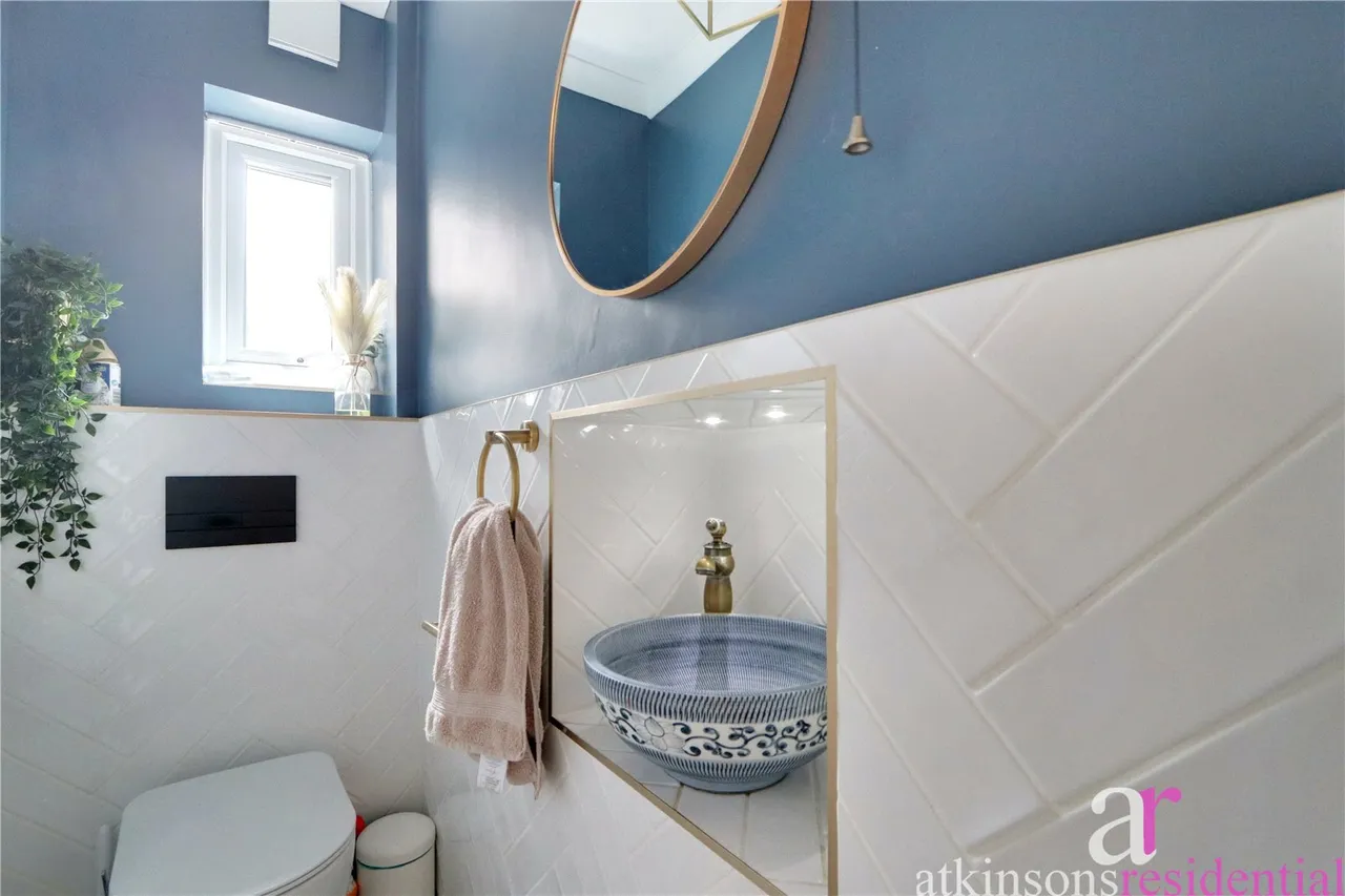 Stratton Avenue, Enfield, Middlesex, EN2 9AF, photo 9