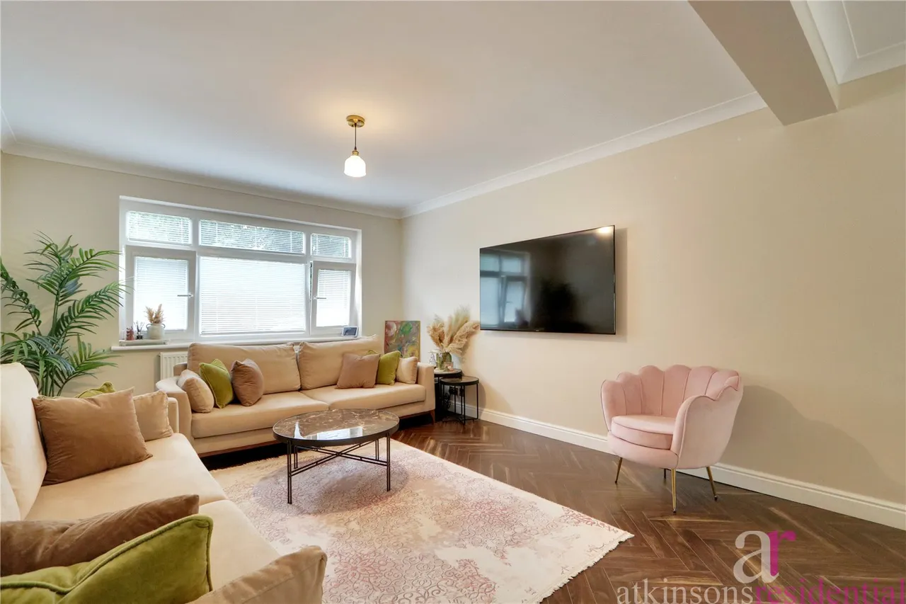 Stratton Avenue, Enfield, Middlesex, EN2 9AF, photo 3