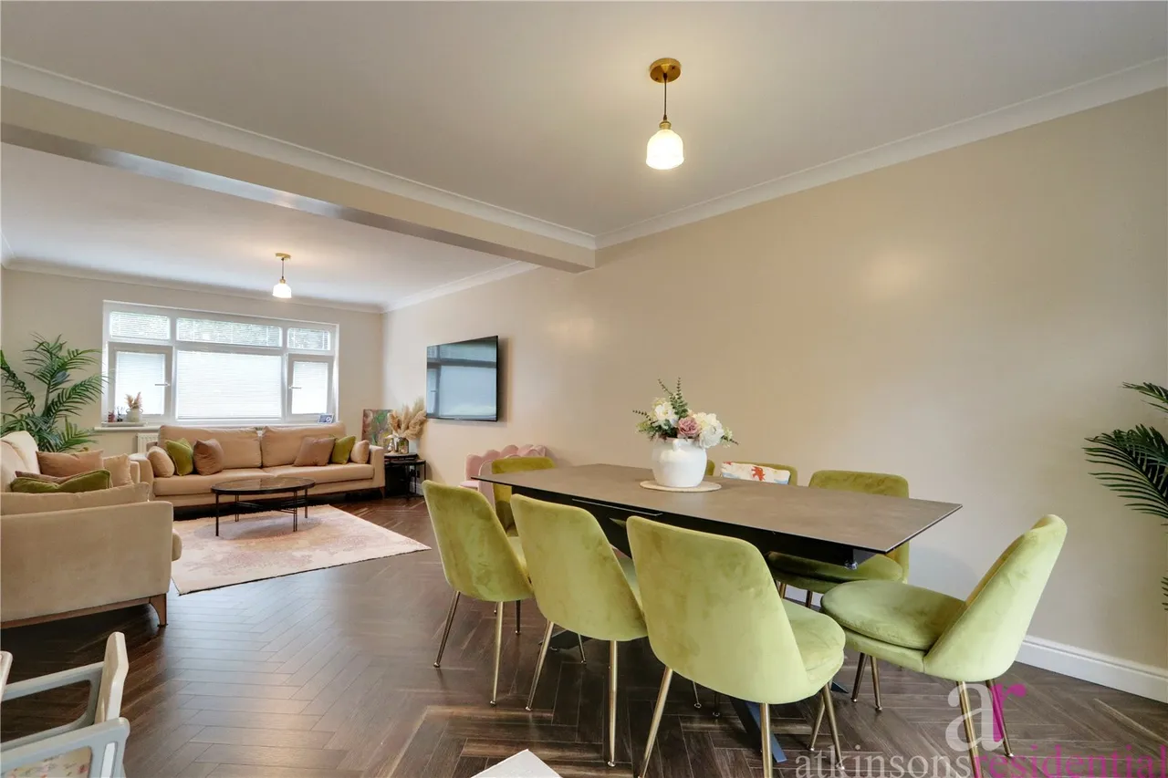 Stratton Avenue, Enfield, Middlesex, EN2 9AF, photo 4