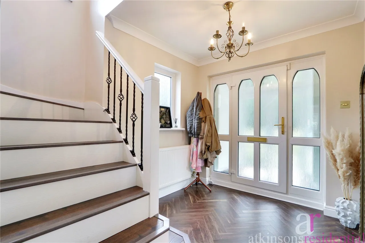 Stratton Avenue, Enfield, Middlesex, EN2 9AF, photo 10