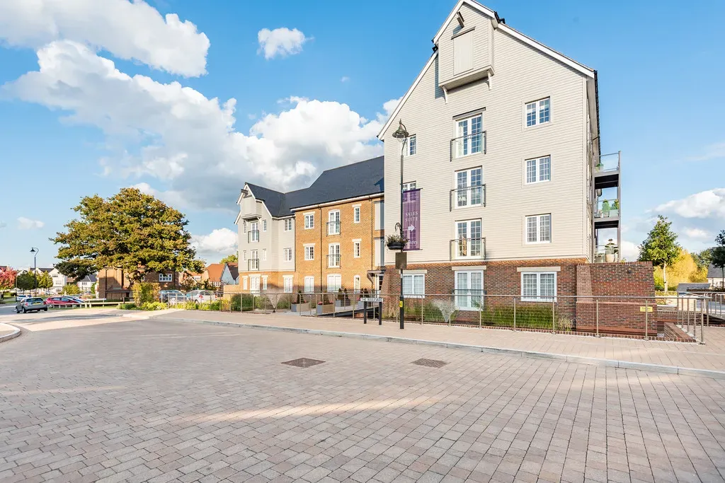 2 bed flat for sale, The Boulevard, Horsham