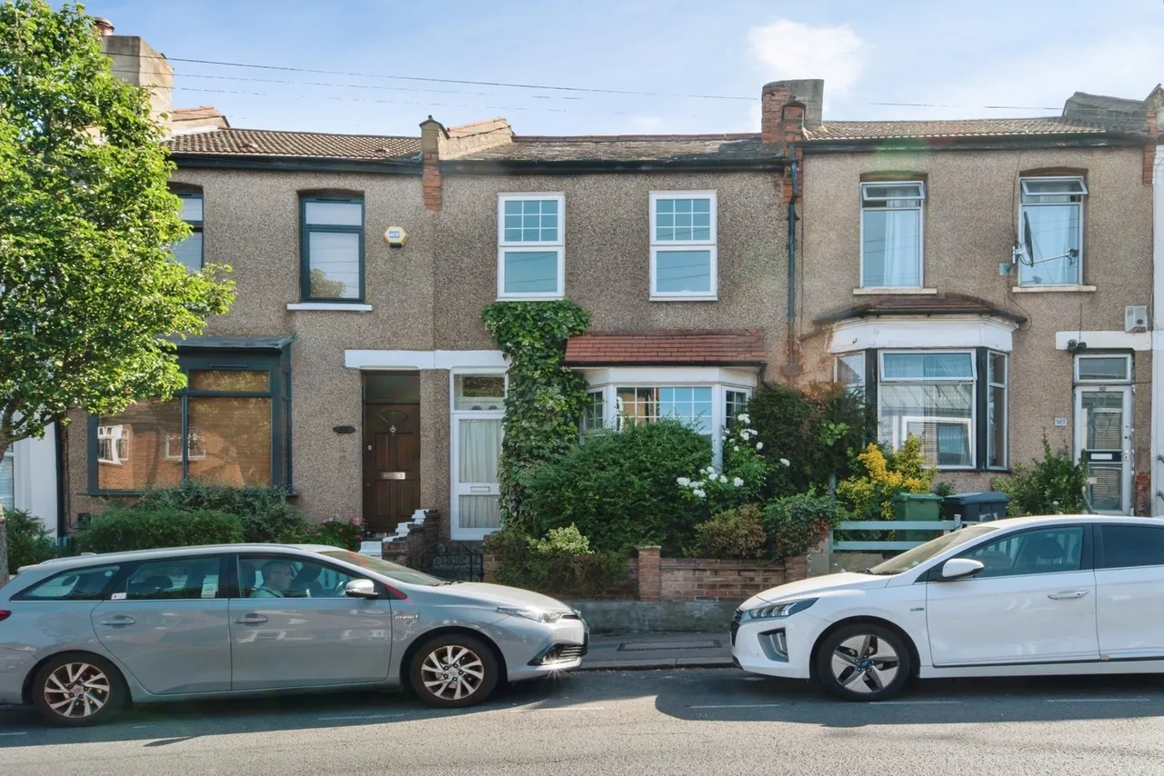 2 bed property for sale — Higham Hill Road, London, E17
